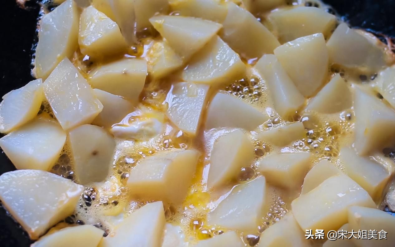 土豆切丝加鸡蛋的做法窍门,两个土豆三个鸡蛋做法简单又好吃