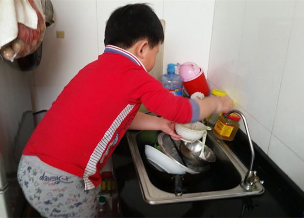 养男孩怎么教育对孩子才有出息,有男孩家庭怎么培养孩子