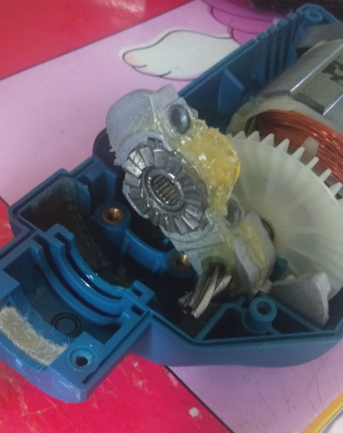 手电钻前面的夹头构造及更换,晶思达手电钻开关总成内部构造