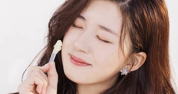 如何卸妆正确的卸妆步骤是怎样的,卸妆的正确步骤和方法