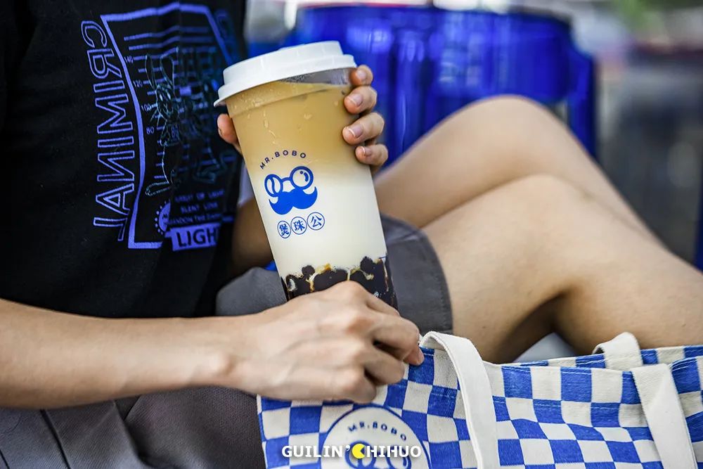 月售1000单的奶茶店,月销8000的奶茶店