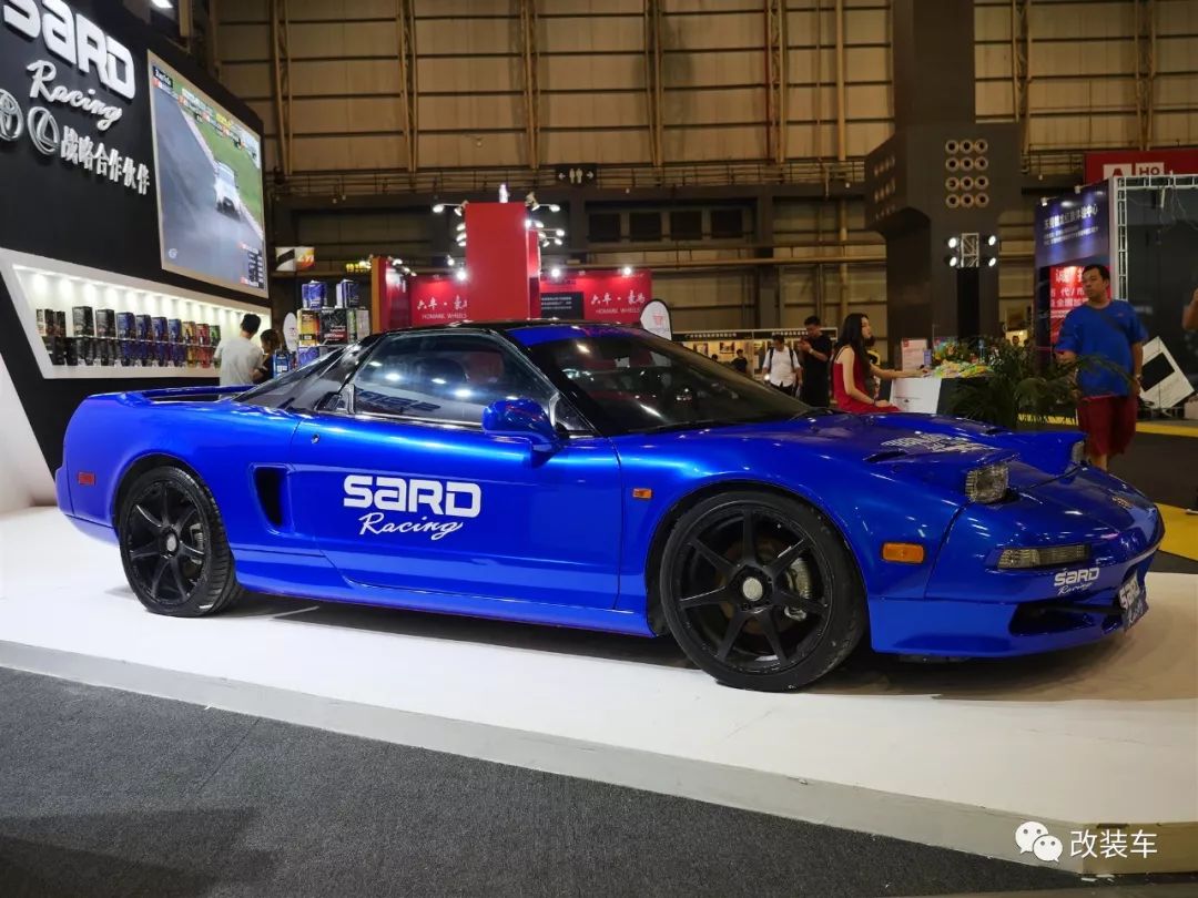 改装车聚会,改装车齐聚车展