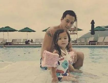 吴彦祖23岁到48岁变化,吴彦祖40岁状态照片