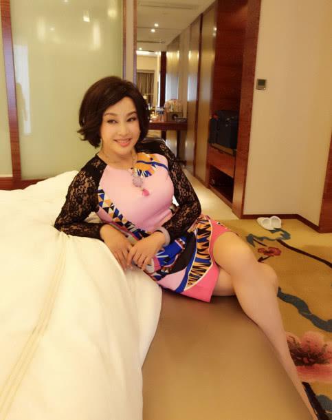 62岁的刘晓庆爆照,刘晓庆带货翻车完整版