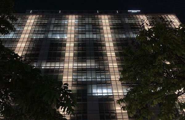 入手iphonese二代,买iphonese用什么平台