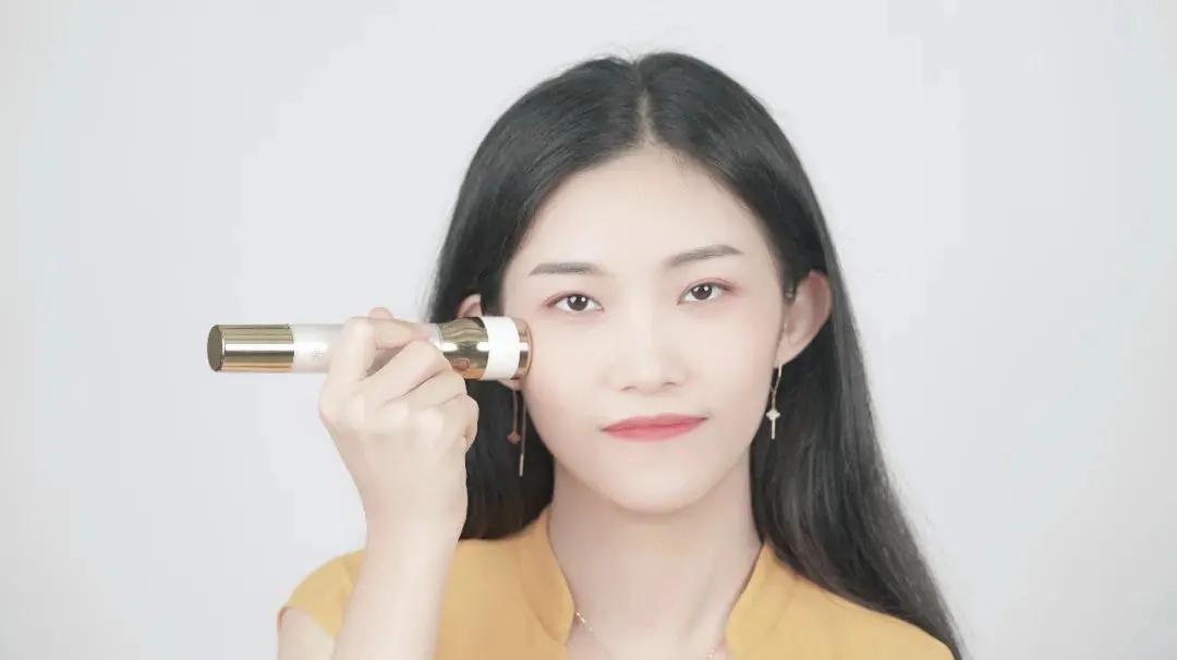 关于眼部抗皱眼霜知识,眼膜眼霜和护肤品的使用顺序