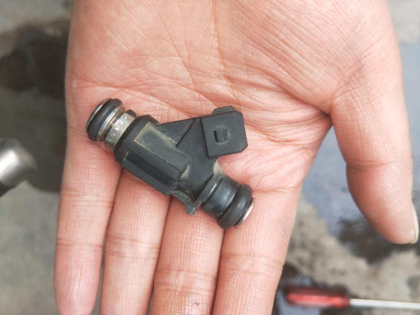 发动机怠速抖动的原因及解决办法,发动机怠速抖动最简单的解决方法