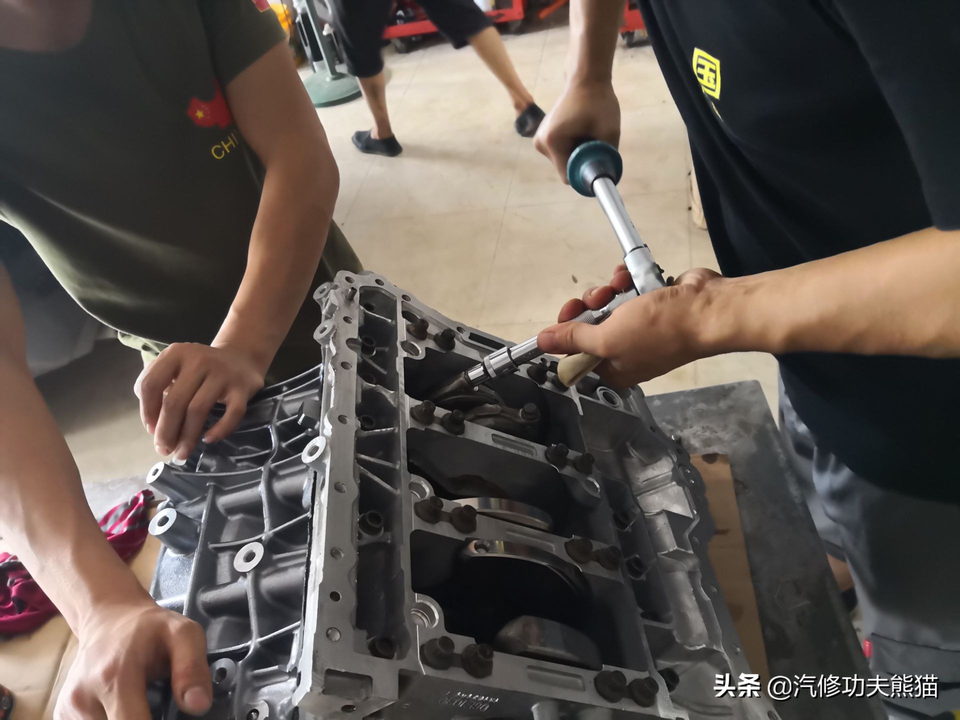 奥迪a8l烧机油严重有什么征兆,奥迪a8l烧机油现象普遍吗