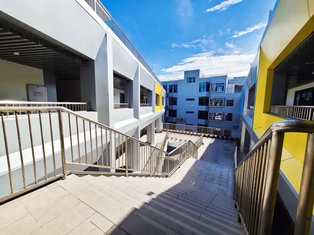 珠光路小学刚建时的照片,珠光小学现在变成什么样了