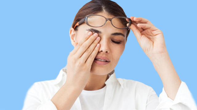 女子熬夜玩手机眼瞎的视频,女子熬夜玩手机眼瞎