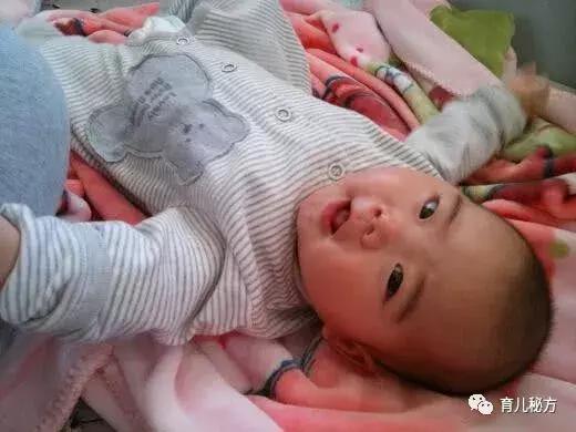 孩子睡觉三个现象家长要注意了,小孩睡觉晚了会发生什么症状