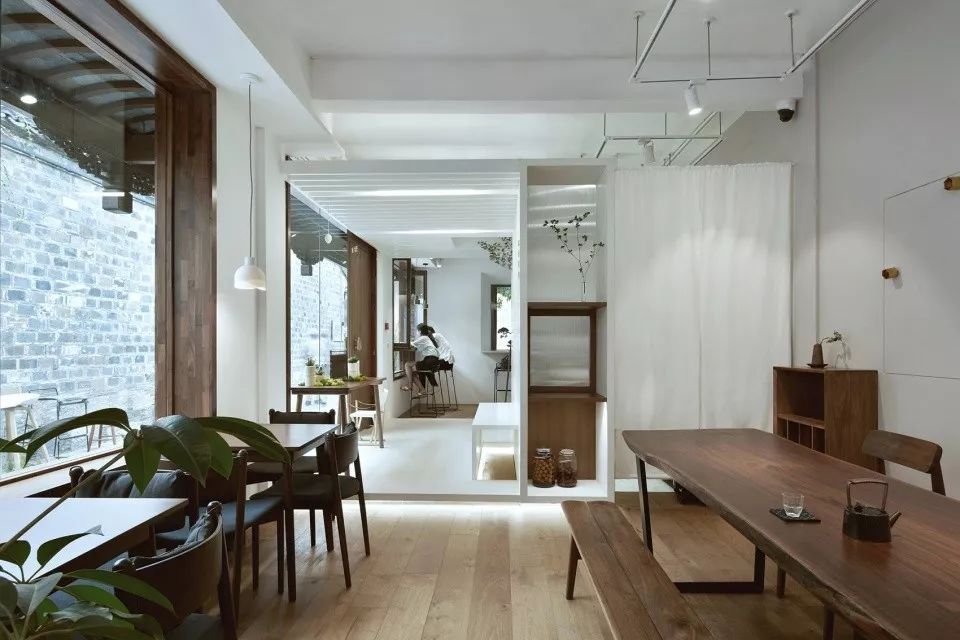 经济下行期影响鲜花生意吗,经济下行艺术行业