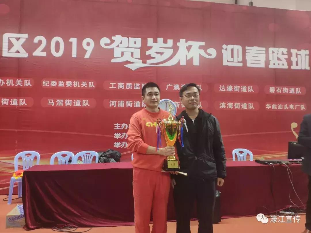 篮球比赛沸腾,首届海峡奥体·迎春杯篮球赛开赛