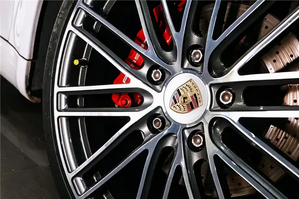 轮毂螺丝坏了有什么症状,轮毂螺丝弯了有影响吗