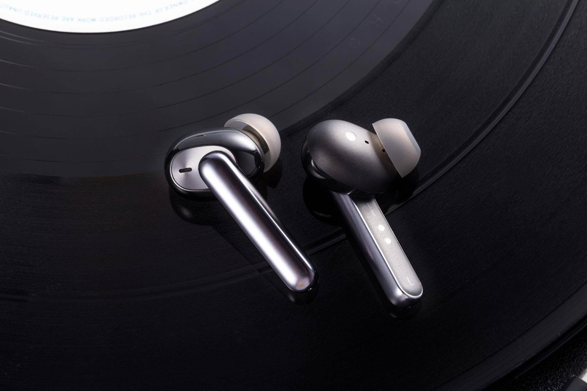 “敢自黑”碰撞李易峰，“蜜蜂”：同款冲冲冲