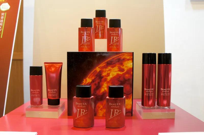 安耐晒防晒蓝色和白色,日本防晒黑科技