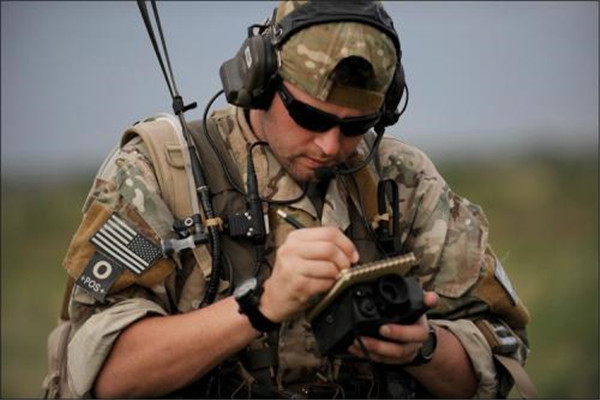 户外徒步对讲机使用,户外旅游神器对讲机