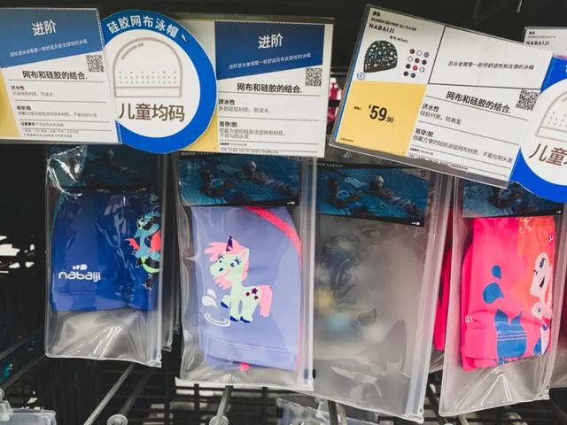 带娃游泳必须戴泳镜吗,儿童学游泳适合戴大框泳镜吗