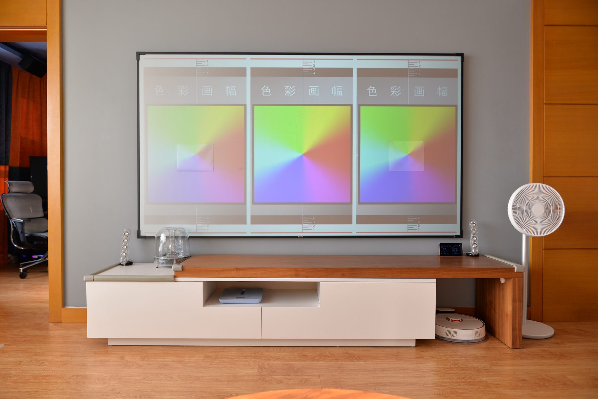 激光投影仪适合用白幕还是灰幕,2000流明投影仪适合白幕还是灰幕