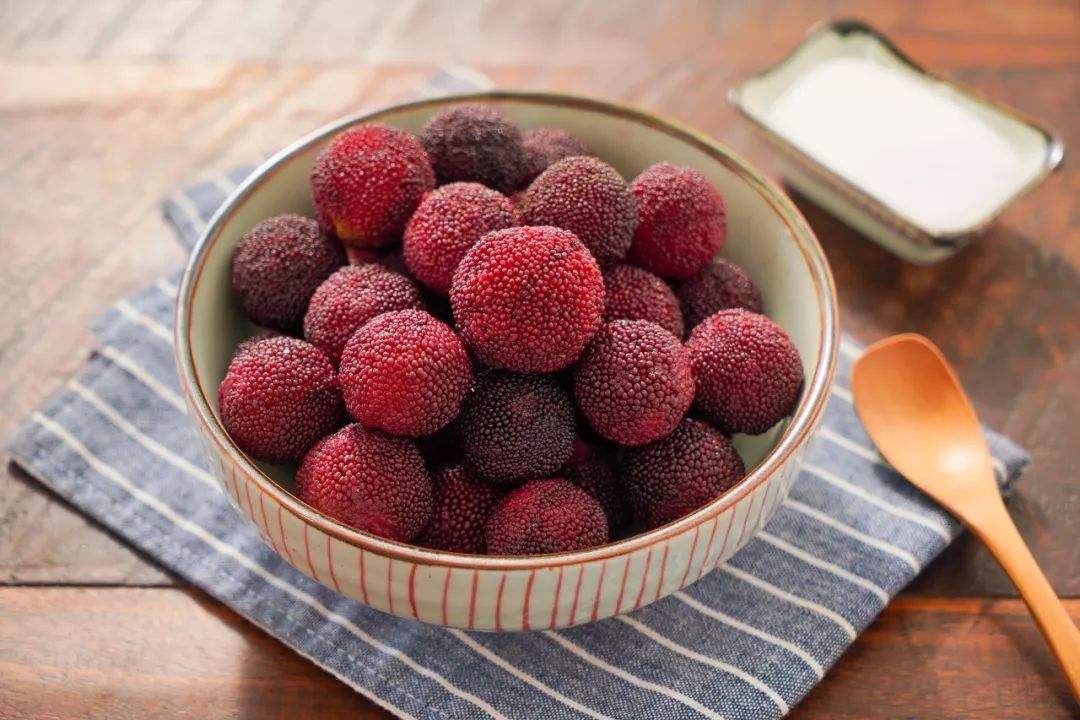 盐水洗水果增加农药残留,用盐水洗杨梅可以减少酸吗