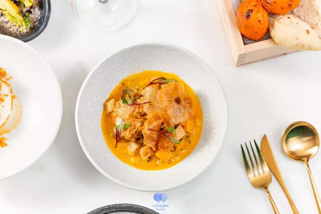 L+Mall的这家灵魂西班牙餐厅，竟要“摸黑”吃？！