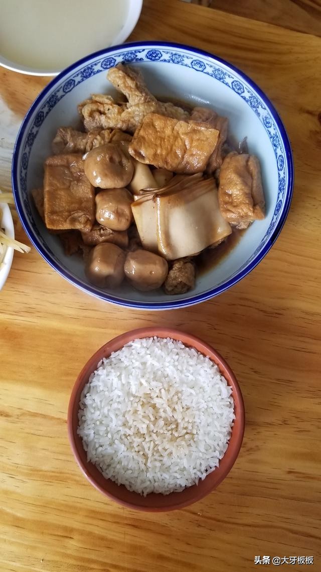 济宁比较有名气的甏肉干饭,山东济宁最有名的小吃的甏肉干饭