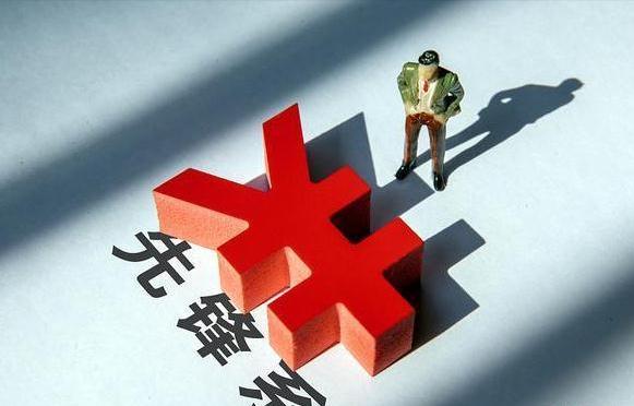 老板在伦敦醉死，金融巨头迅速垮台，留下700亿债务，至今没解决