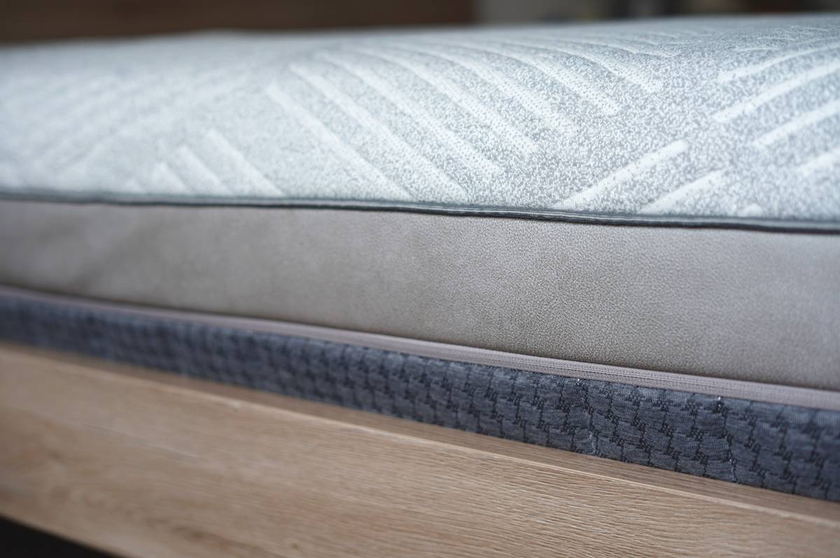 米粉亲自来验货售价两千多的8H金刚护脊乳胶床垫到底值不值