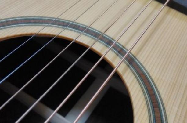 关于初学者如何选择吉他以及购买时的注意事项