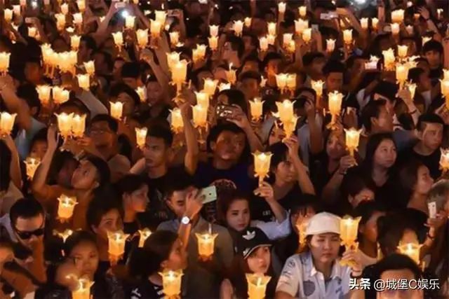 同为皇家卫队，同是意外晕倒，泰王室的处理与英王室却截然不同