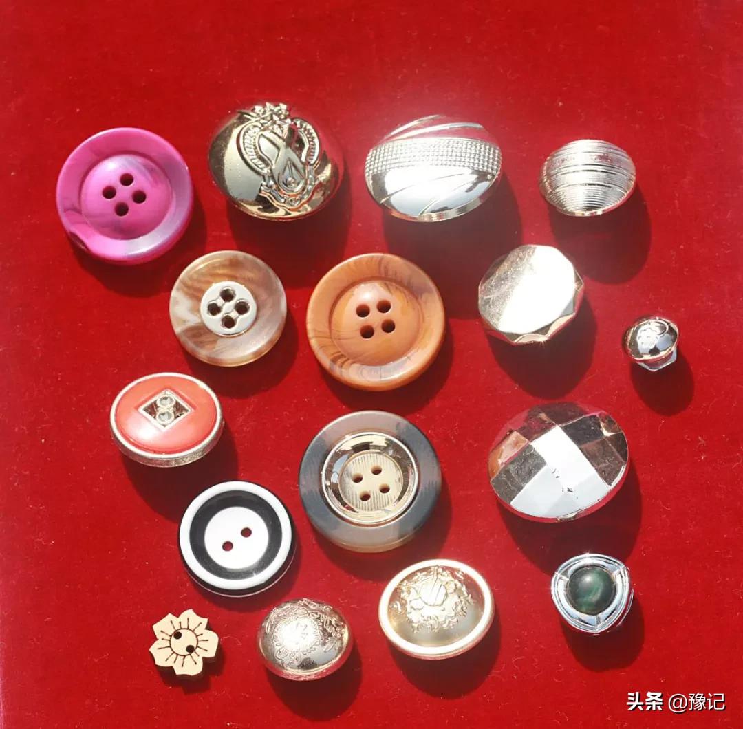 安阳出了个纽扣收藏家，三十公斤藏品藏着大世界|豫记