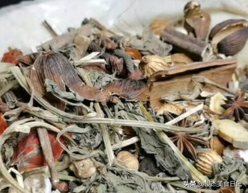 卤肉发黑发苦怎么挽救,卤肉发黑解决方案