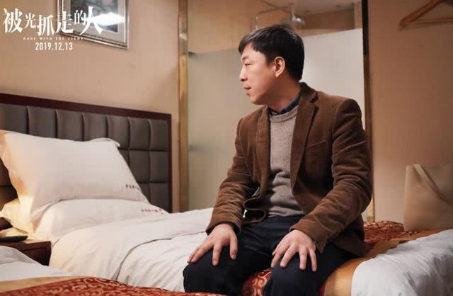 《被光抓走的人》｜中年婚姻=平庸虚伪+出轨谎言+偏执自私？