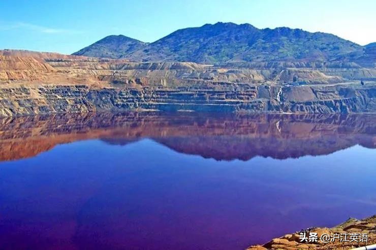 美国特色旅游景点口香糖墙,世上最恶心的景点墙上全是口香糖