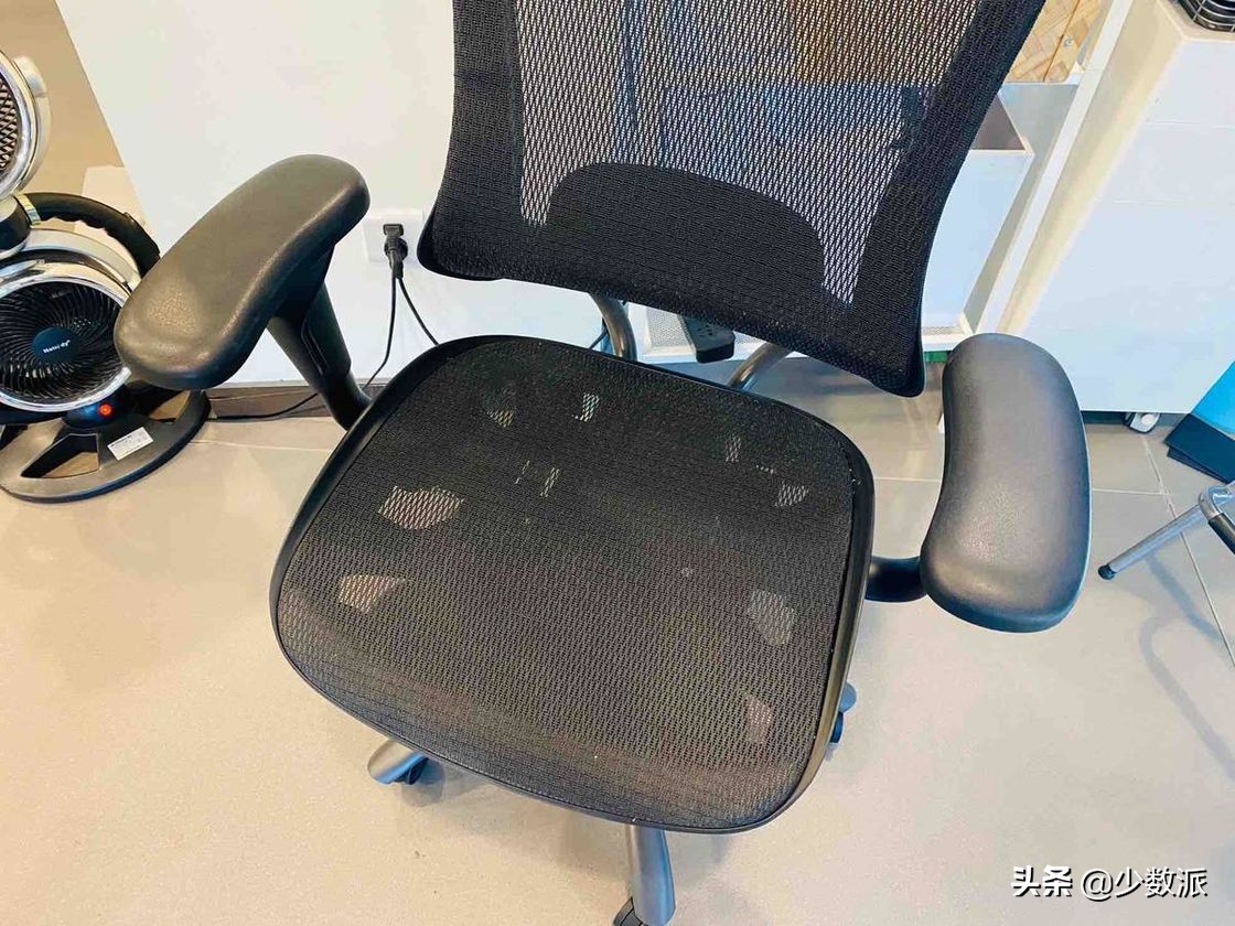 最便宜好用的人体工学椅,1000元人体工学椅