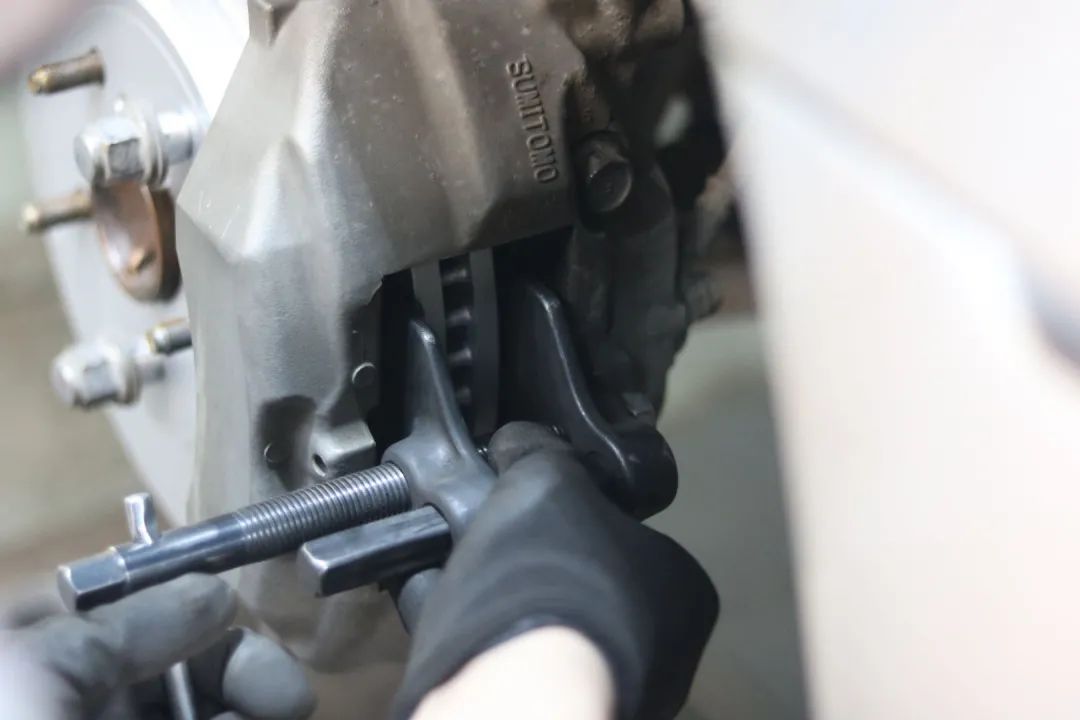 怪兽修车:翻新一辆2005年凌志LS430,当年百万经典车,满血复活