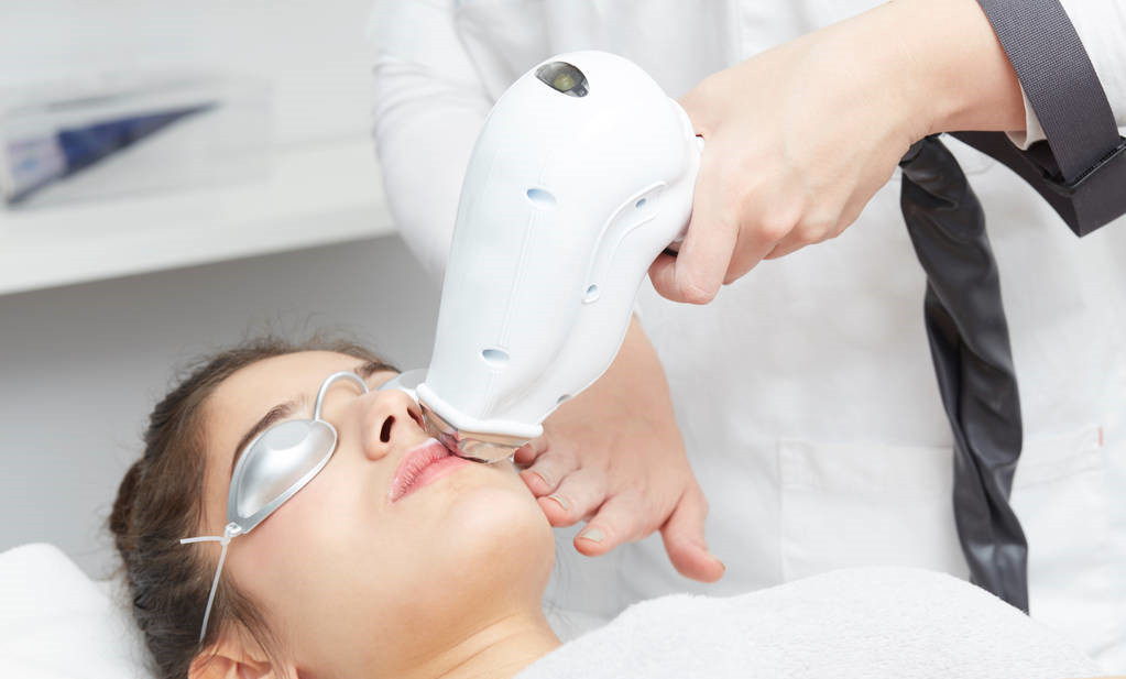 为什么脸部绒毛变黑,为什么人脸黄气色还不好