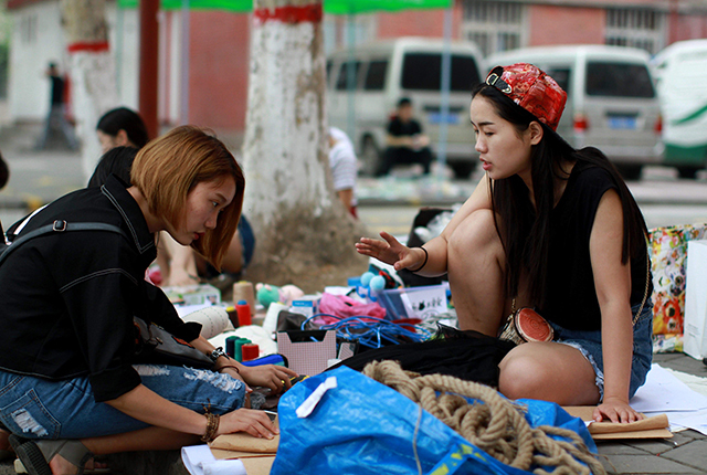 适合新手摆地摊做的小本生意,地摊干什么生意好做