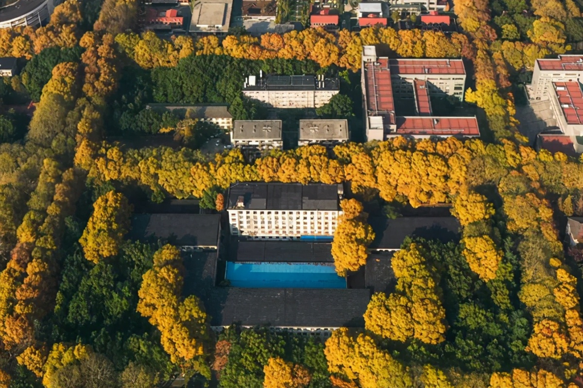 武汉途经大学最多的地铁线路,离武汉高铁站最近的大学有哪些