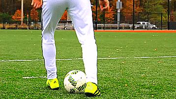 花式足球技巧之三个花式过人技巧,足球花式过人50招小学生