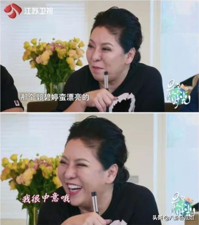 女明星风光不在，肩扛手拎留守的豪门孕妻挺大肚子出街面容憔悴