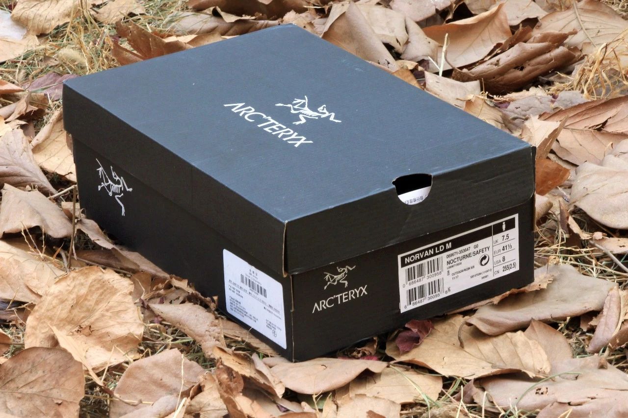 公认脚感最好的户外鞋始祖鸟,始祖鸟越野跑鞋高帮灰色