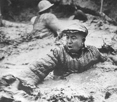 1960年，油田井喷，王进喜带伤跳进搅拌池，才有了今天的大庆油田