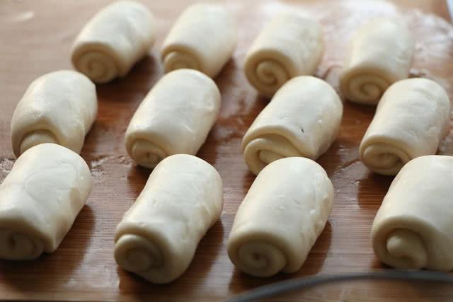 外皮酥软的绿豆饼怎么和面,绿豆饼圆的厚的外皮像炸过一样