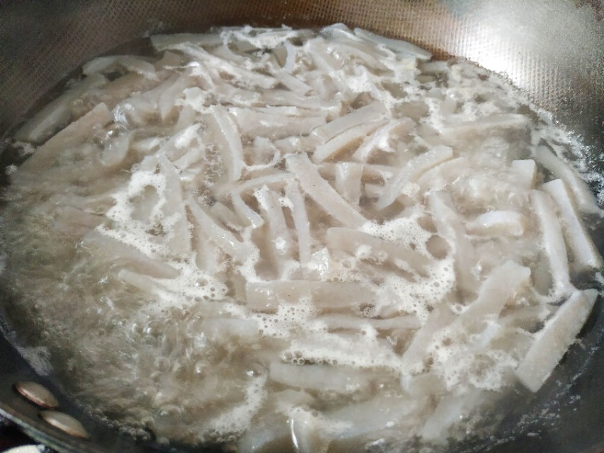 魔芋豆腐皮炒泡菜怎么做好吃,魔芋泡菜饭好吃简单