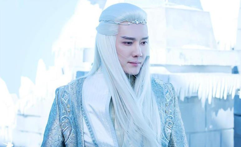 谁的白发造型惊艳到你了,首次大胆尝试白发造型