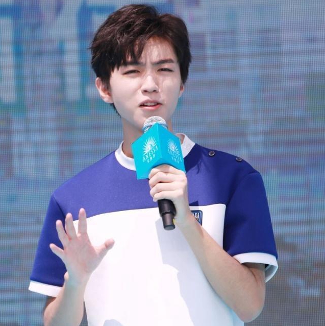 苗苗郑恺跑男花絮,苗苗参加跑男和郑恺拥抱