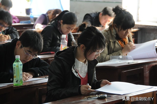 银行的工作真的不如公务员吗,银行好考吗值不值得考