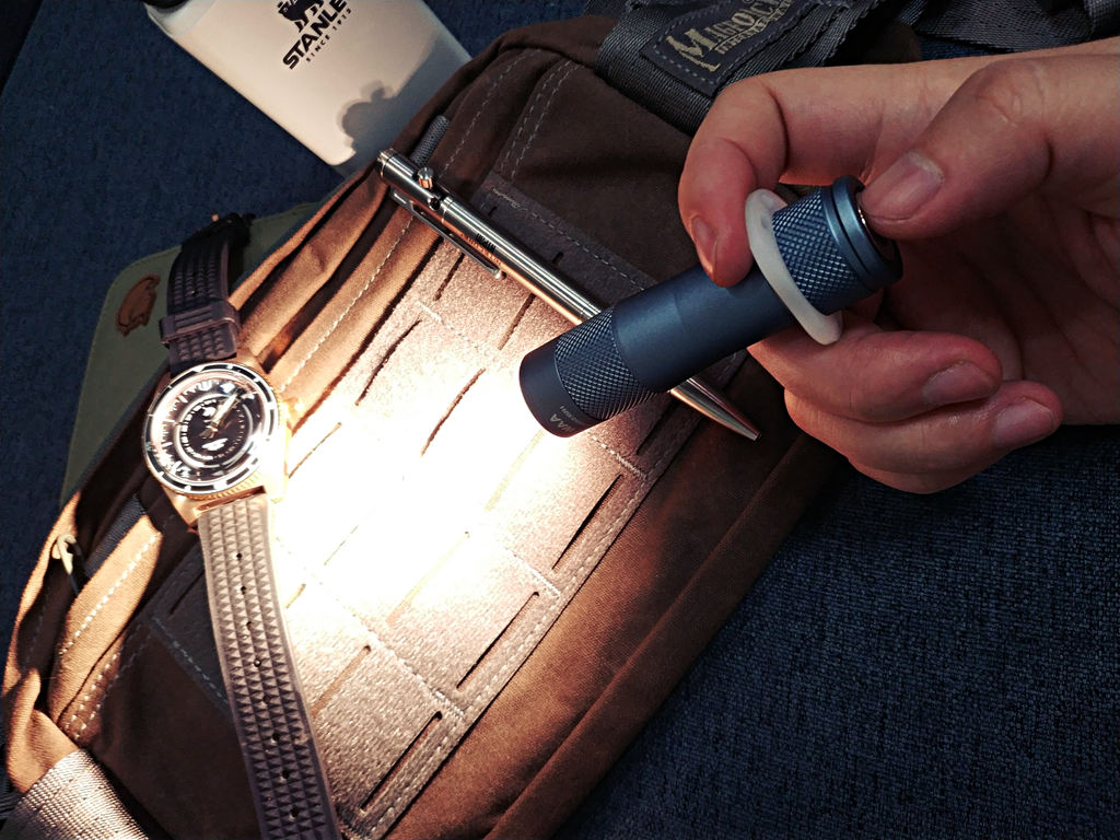 雷明兔fw4x手电,雷明兔fw4a手电筒评测