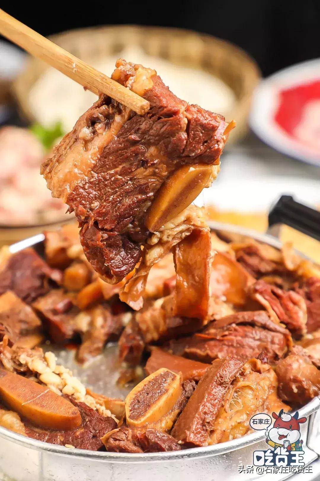 网红“爸爸”终于来了！1分钟就能吃的牛排火锅，连锅底都有肉